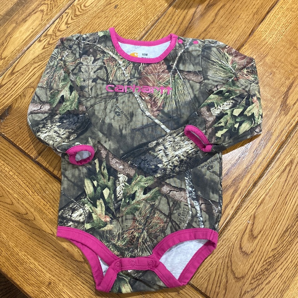 EUC Carhartt Long sleeve Bodysuit